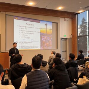 Prof. Lee addresses group from GS Engineering & Construction